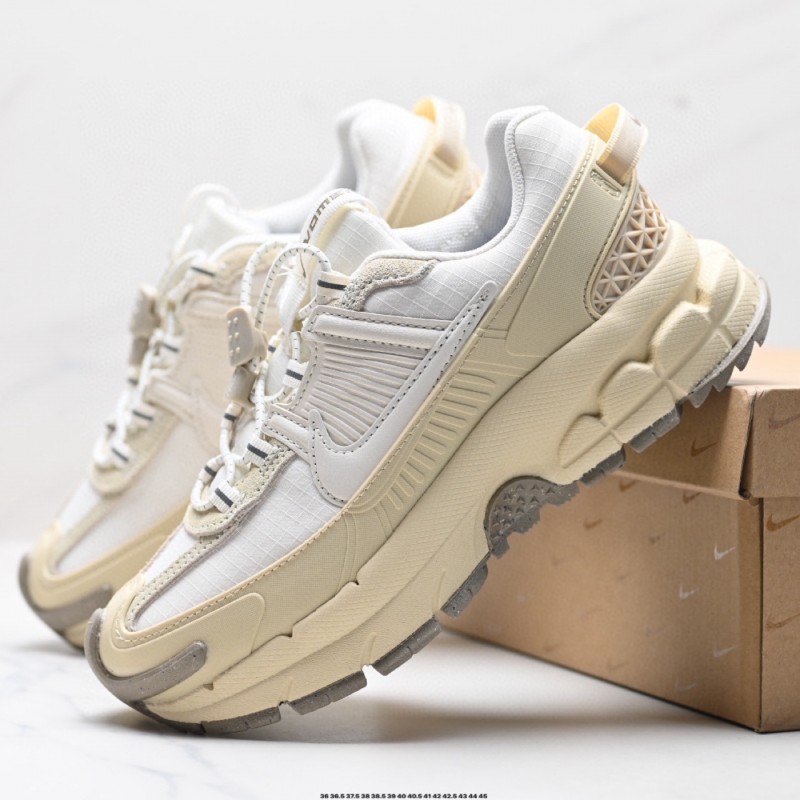 나이키 줌 보메로 로밍