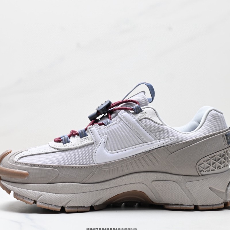 나이키 줌 보메로 로밍