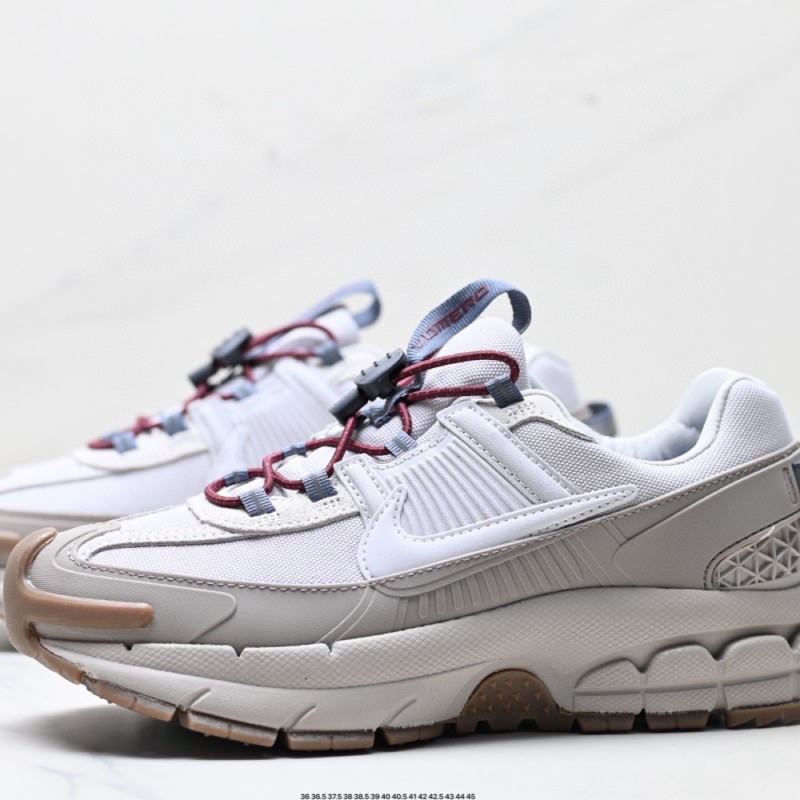 나이키 줌 보메로 로밍