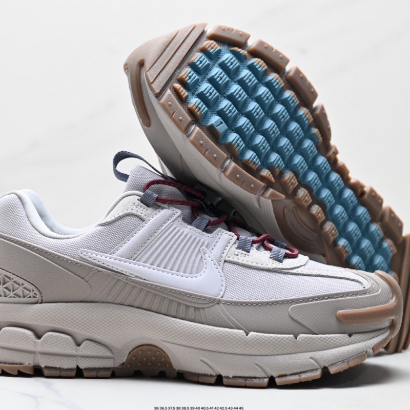 나이키 줌 보메로 로밍