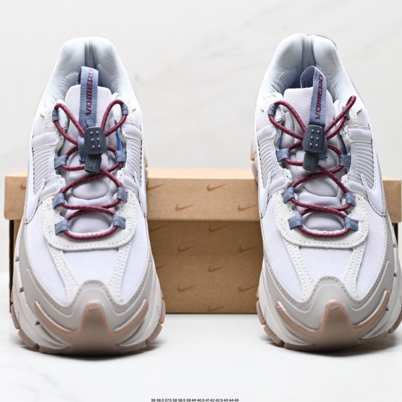 나이키 줌 보메로 로밍