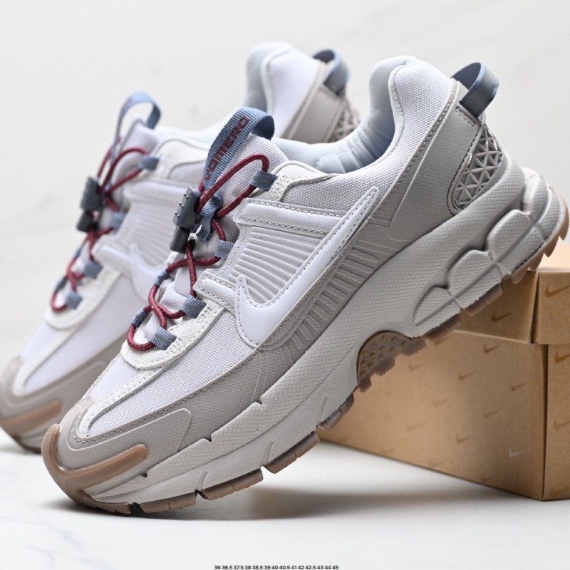 나이키 줌 보메로 로밍