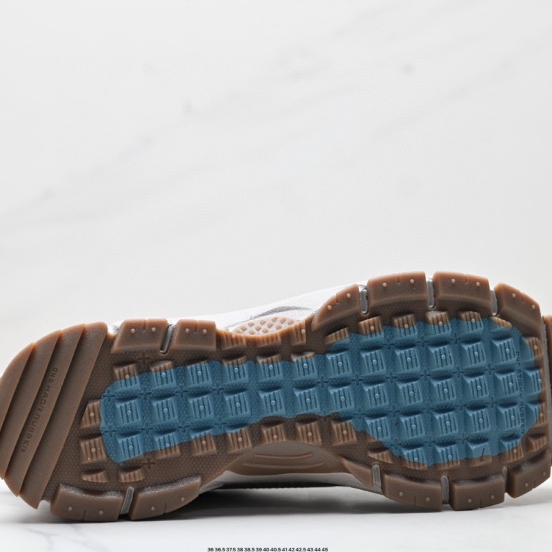 나이키 줌 보메로 로밍