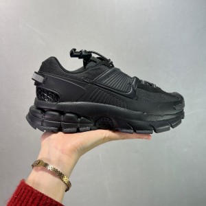 나이키 줌 보메로 로밍