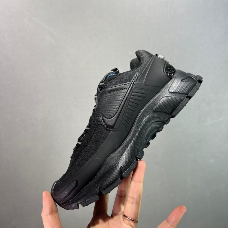 나이키 줌 보메로 로밍