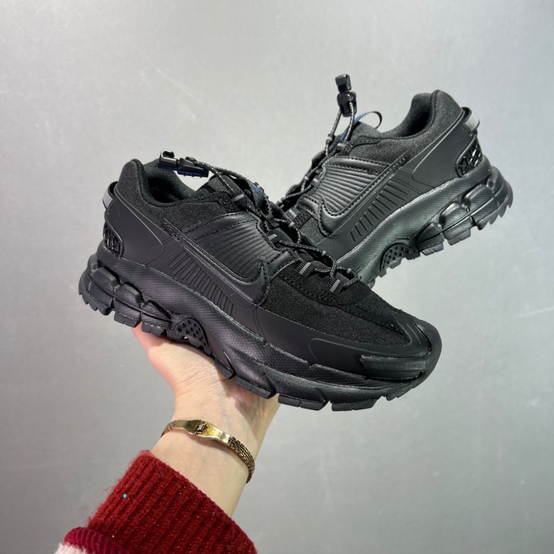 나이키 줌 보메로 로밍