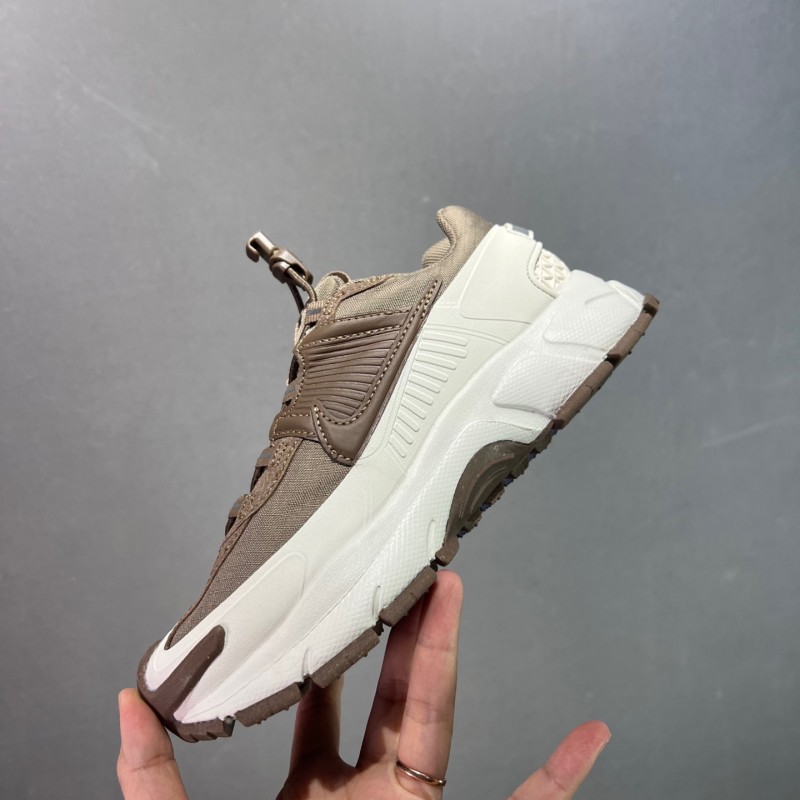 나이키 줌 보메로 로밍