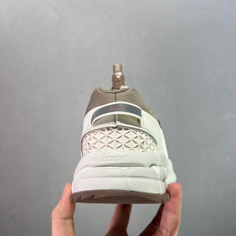 나이키 줌 보메로 로밍