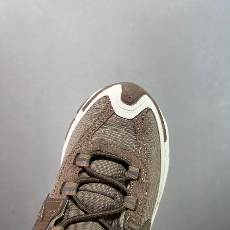 나이키 줌 보메로 로밍