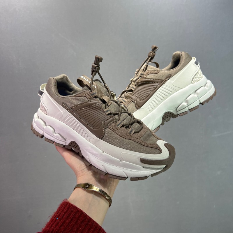 나이키 줌 보메로 로밍