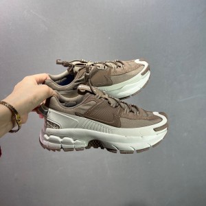 나이키 줌 보메로 로밍