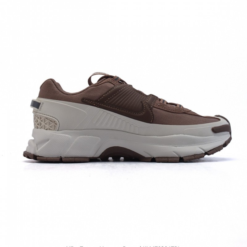 나이키 줌 보메로 로밍