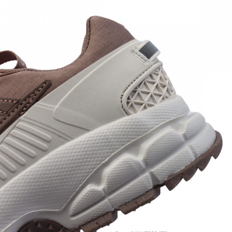 나이키 줌 보메로 로밍