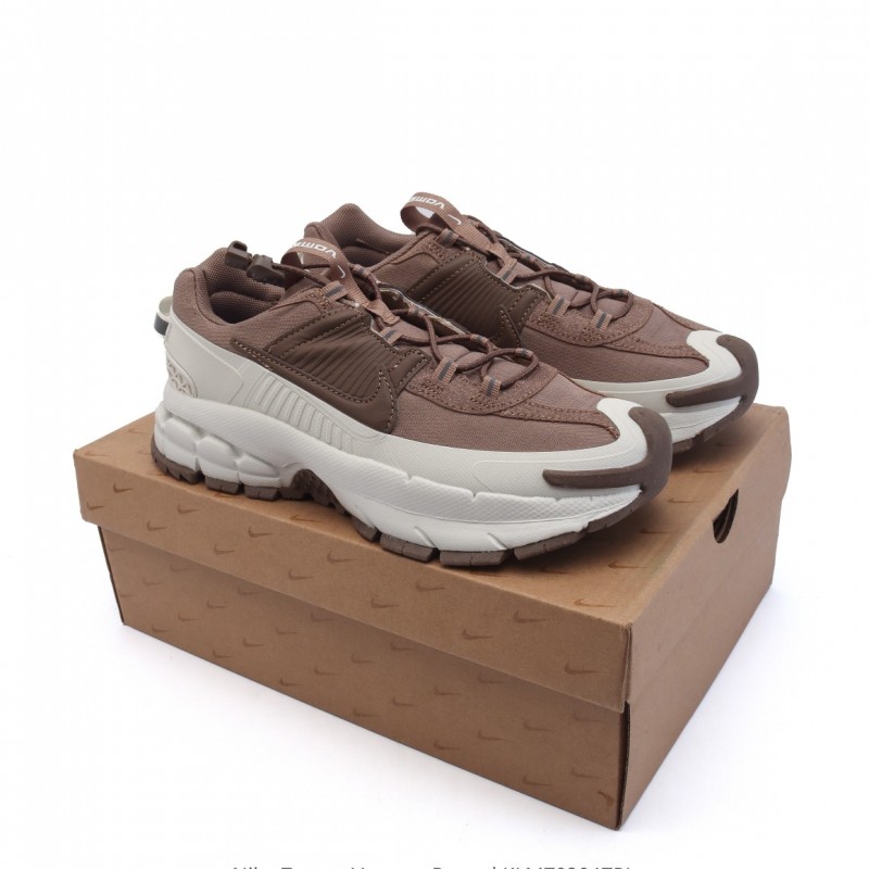 나이키 줌 보메로 로밍