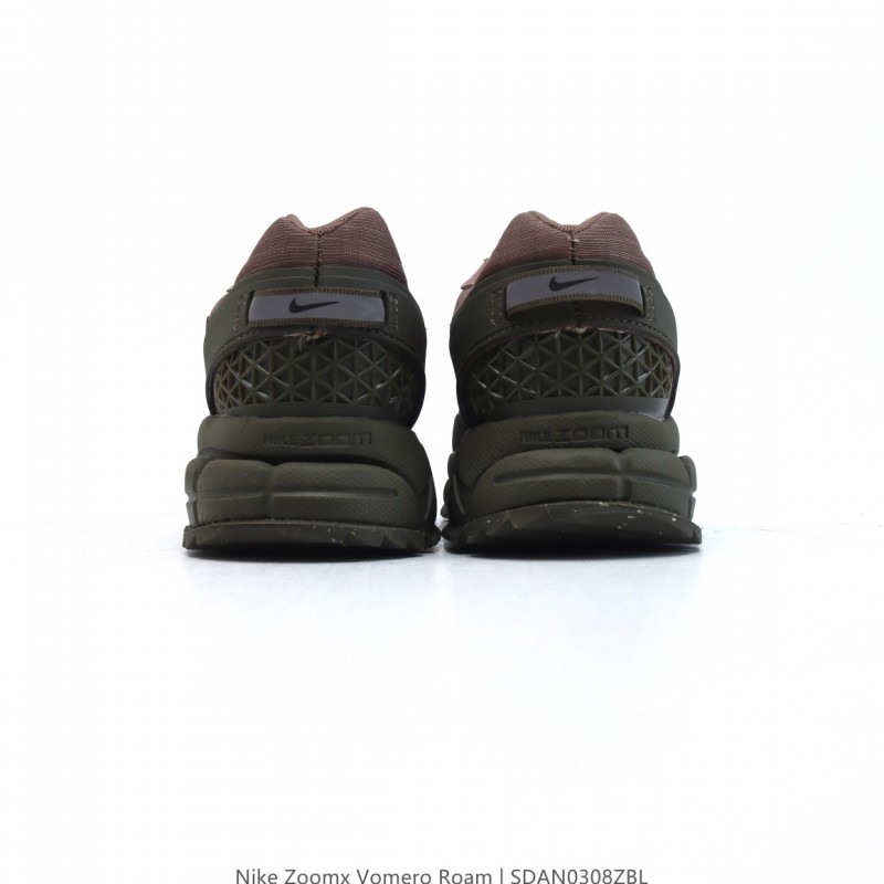 나이키 줌 보메로 로밍