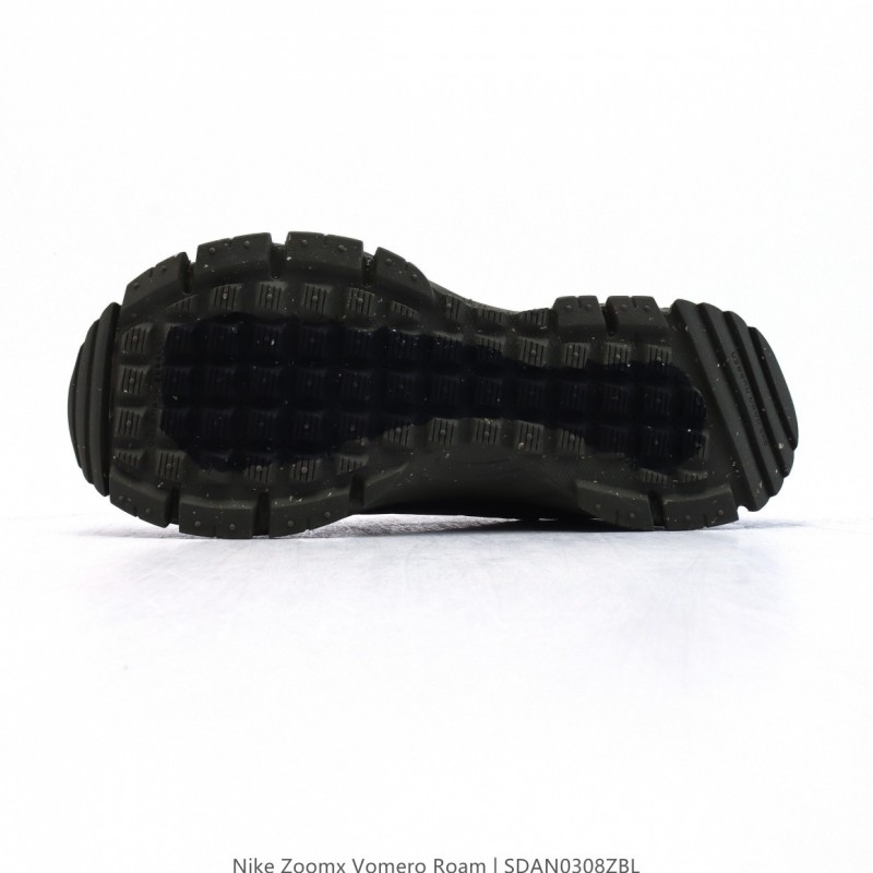 나이키 줌 보메로 로밍