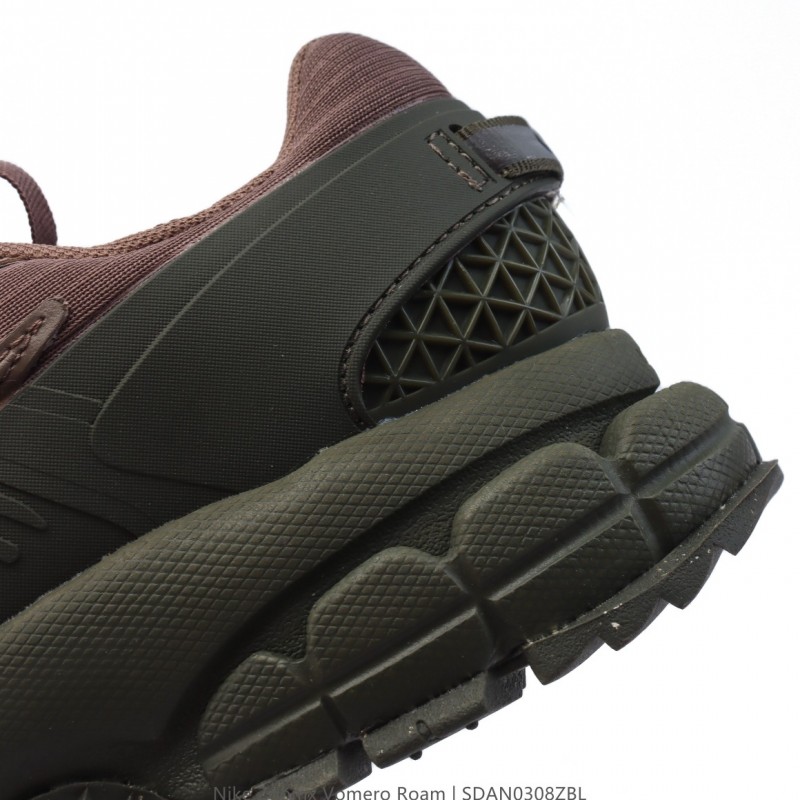 나이키 줌 보메로 로밍