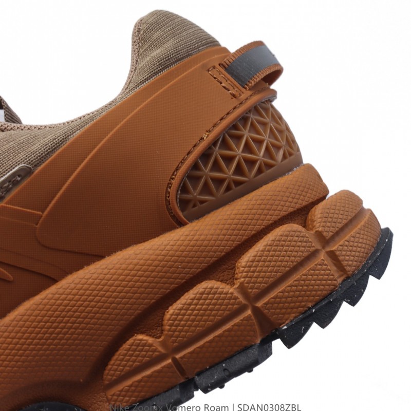 나이키 줌 보메로 로밍