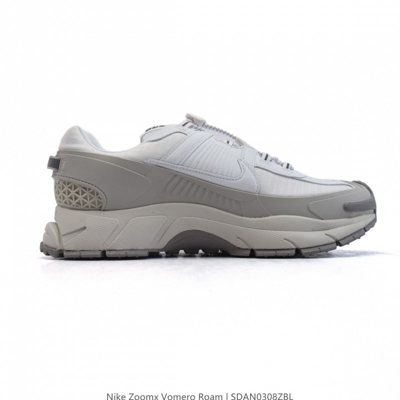 나이키 줌 보메로 로밍