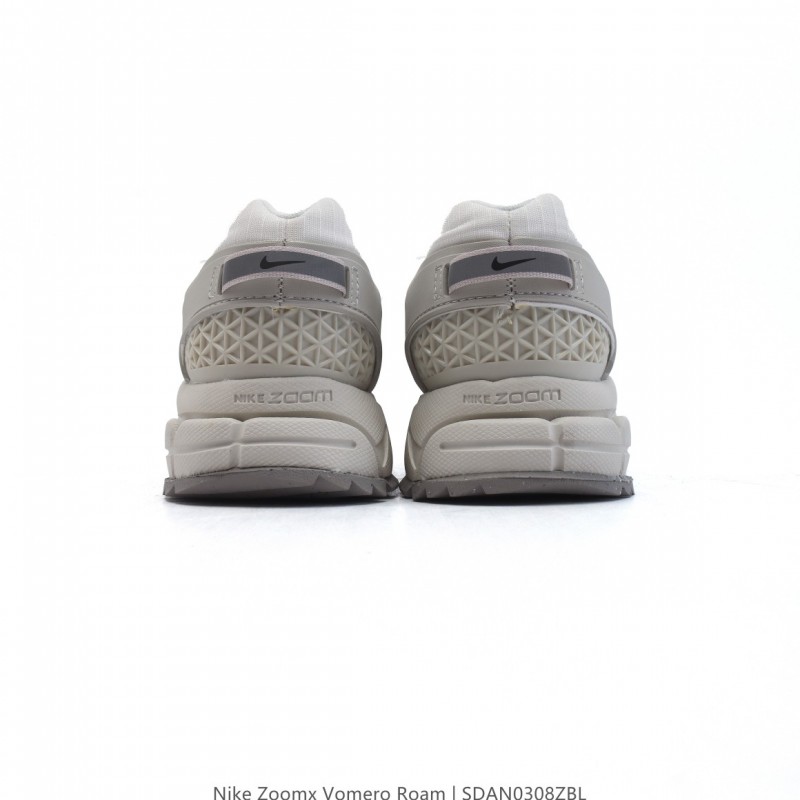 나이키 줌 보메로 로밍