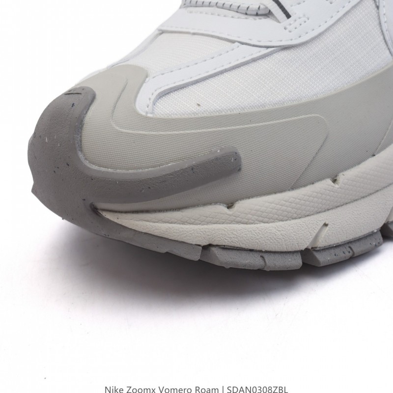 나이키 줌 보메로 로밍
