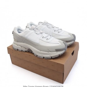 나이키 줌 보메로 로밍