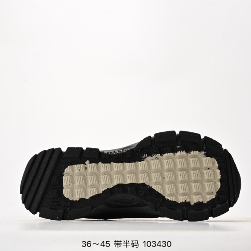 나이키 줌 보메로 로밍