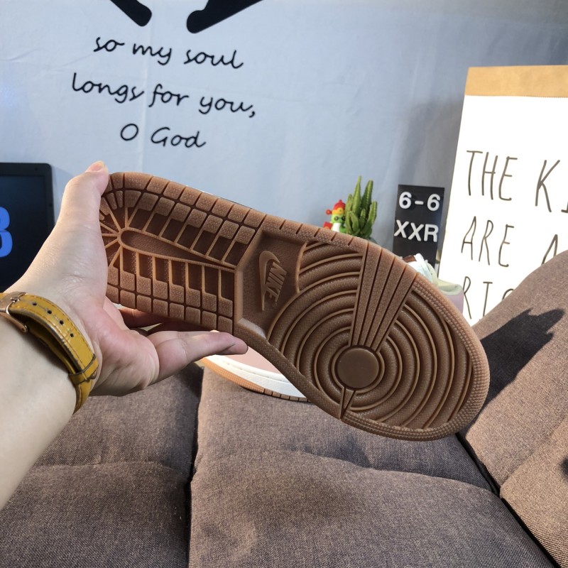 나이키 에어 조던 1 로우 퍼플 모카AJ1