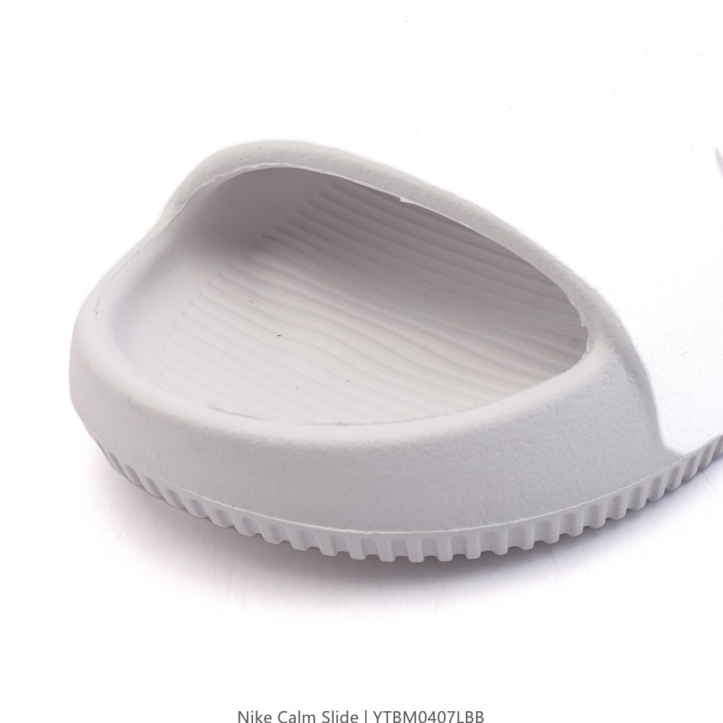 나이키 CALM 슬라이드