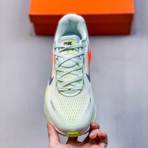 나이키 보메로 18 남녀 로드 러닝화