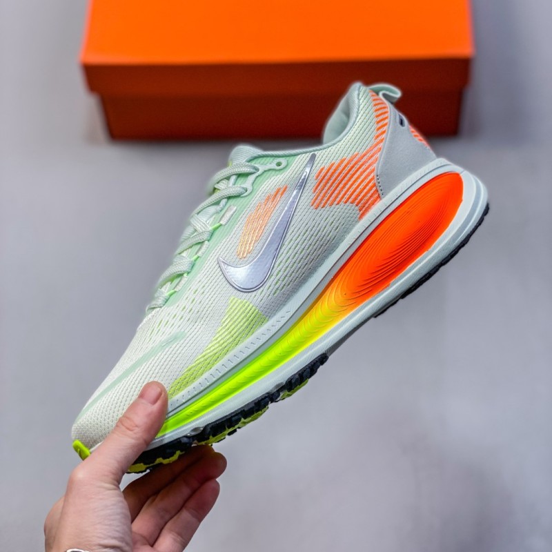 나이키 보메로 18 남녀 로드 러닝화