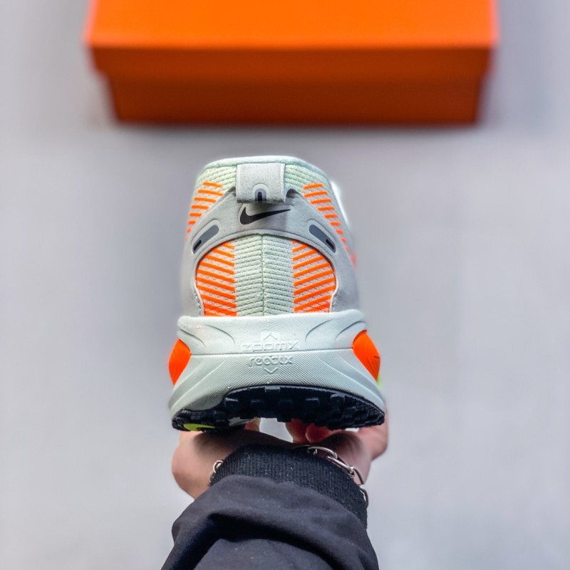 나이키 보메로 18 남녀 로드 러닝화