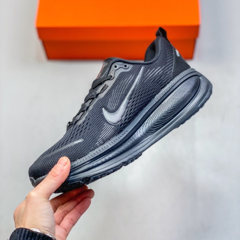 나이키 보메로 18 남녀 로드 러닝화