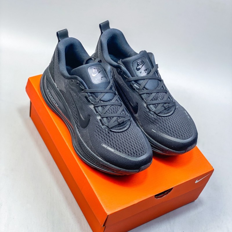 나이키 보메로 18 남녀 로드 러닝화