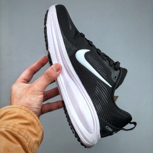 나이키 보메로 18 남녀 로드 러닝화