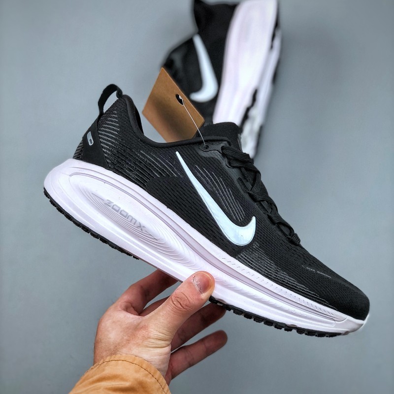 나이키 보메로 18 남녀 로드 러닝화