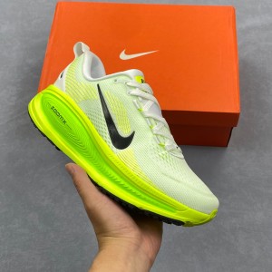 나이키 보메로 18 남녀 로드 러닝화