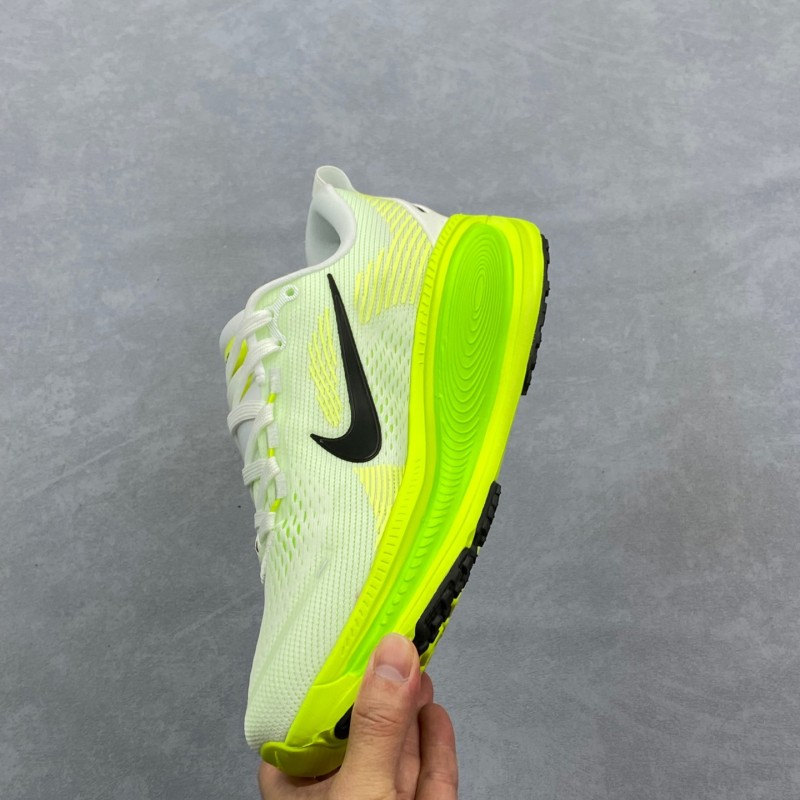 나이키 보메로 18 남녀 로드 러닝화