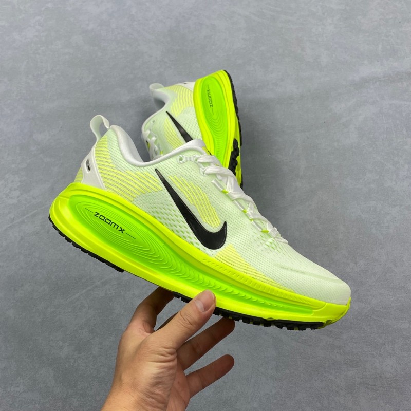 나이키 보메로 18 남녀 로드 러닝화