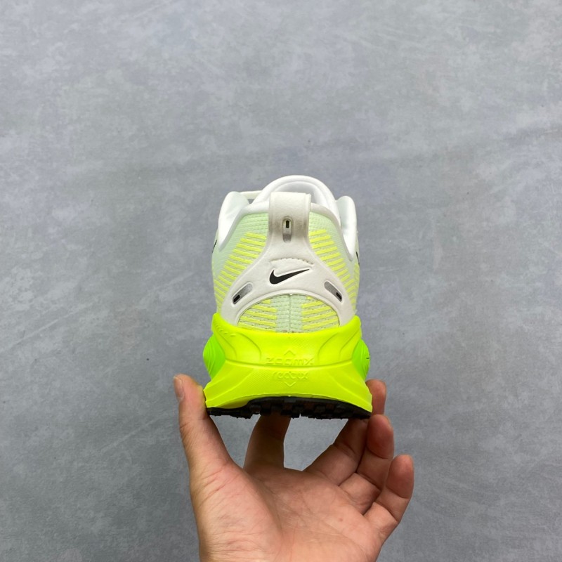 나이키 보메로 18 남녀 로드 러닝화