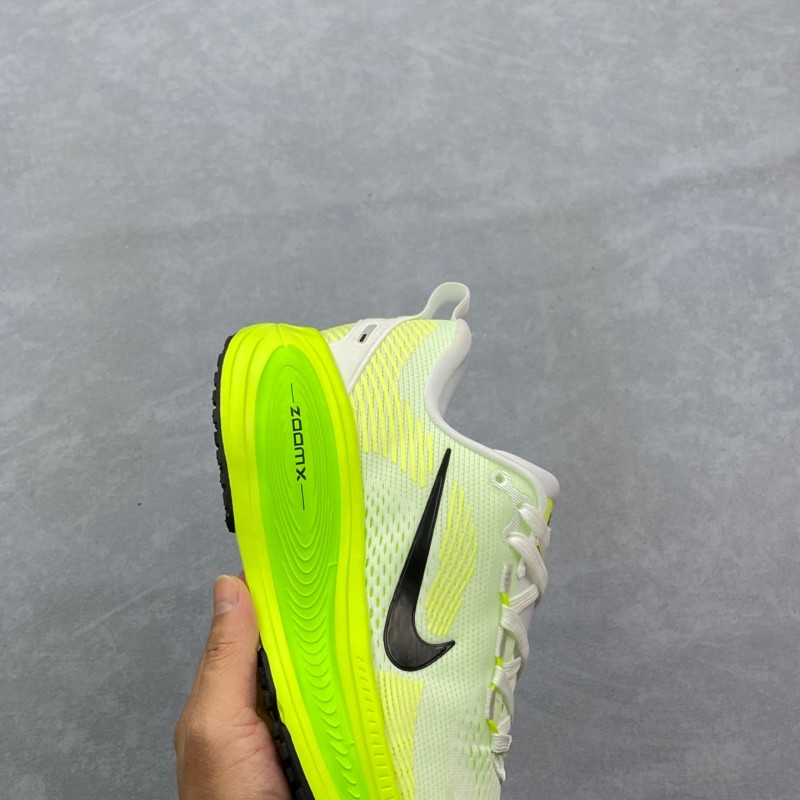 나이키 보메로 18 남녀 로드 러닝화