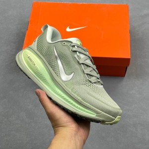 나이키 보메로 18 남녀 로드 러닝화