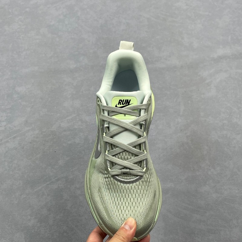 나이키 보메로 18 남녀 로드 러닝화