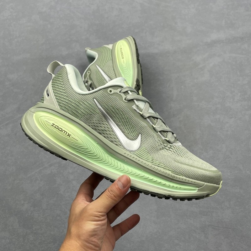 나이키 보메로 18 남녀 로드 러닝화