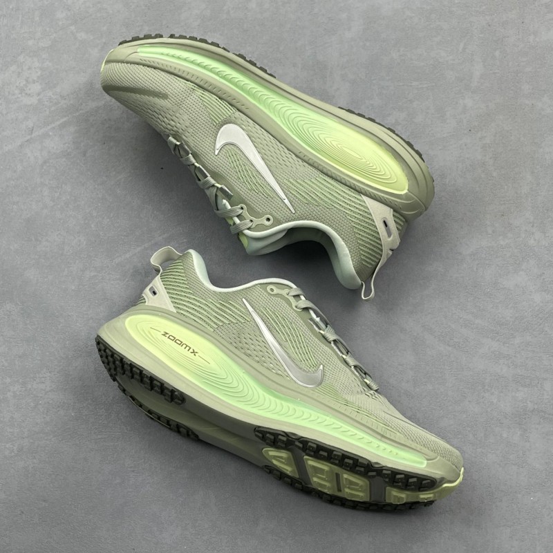 나이키 보메로 18 남녀 로드 러닝화