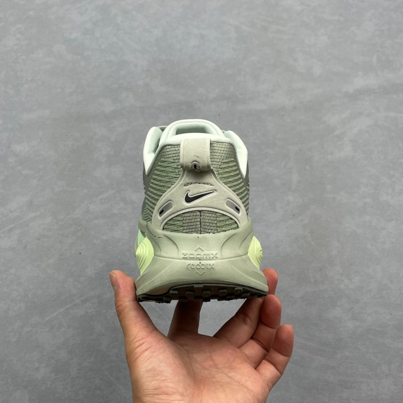 나이키 보메로 18 남녀 로드 러닝화