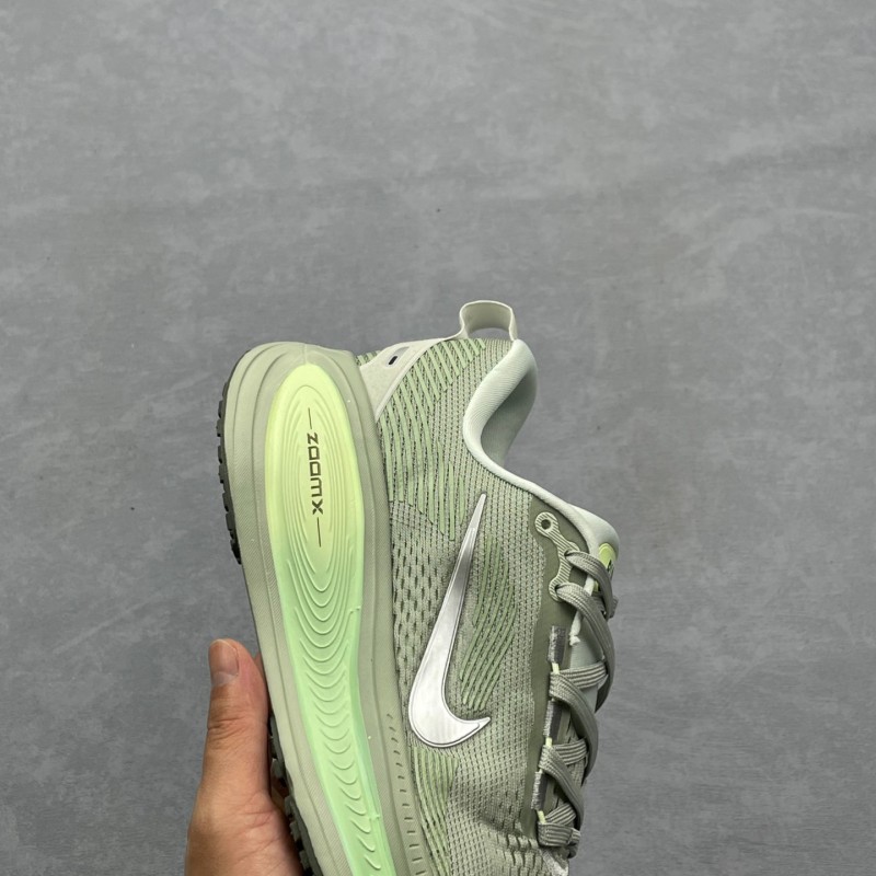 나이키 보메로 18 남녀 로드 러닝화