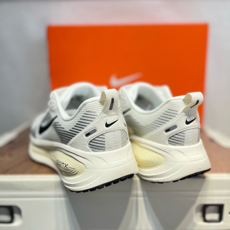 나이키 보메로 18 남녀 로드 러닝화