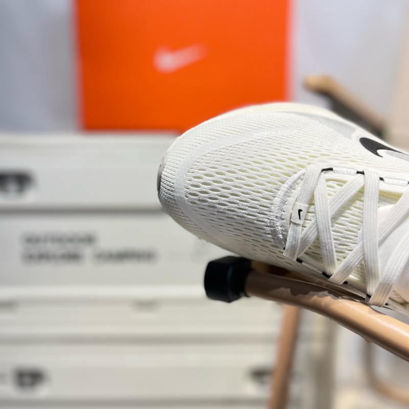 나이키 보메로 18 남녀 로드 러닝화