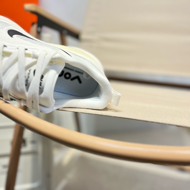 나이키 보메로 18 남녀 로드 러닝화